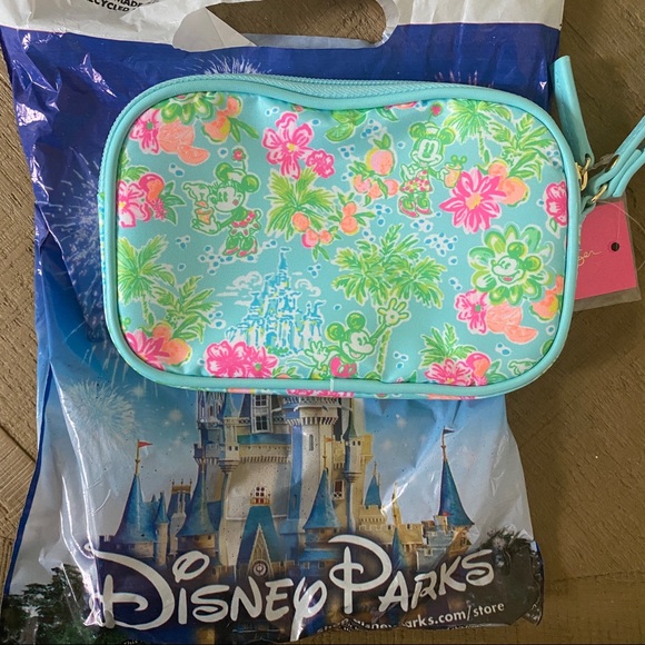 NWT Lilly Pulitzer x Disney Parks Wristlet Mickey Minnie Cinderella Castle - Picture 6 of 7